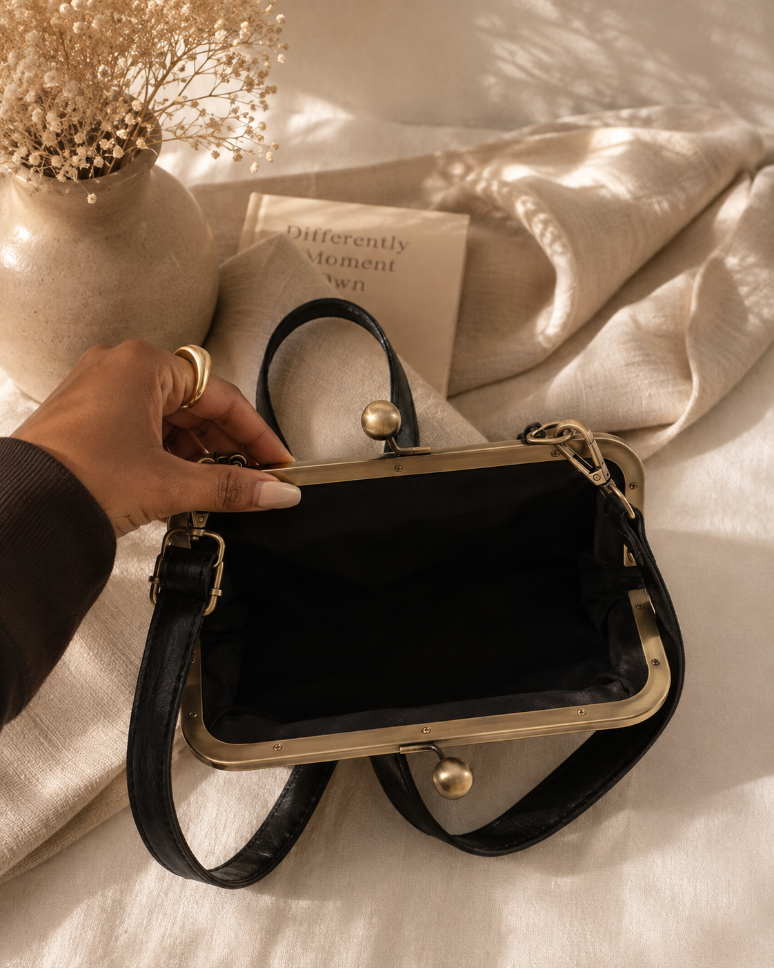 Vintage Noir Kiss Lock Bag