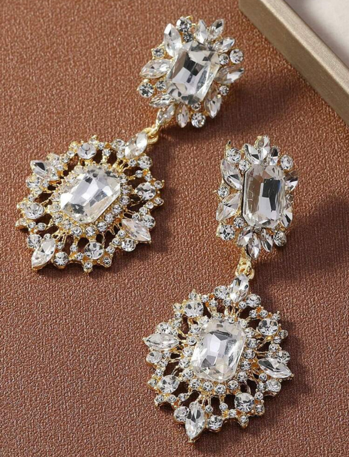 Luxury Rhinestone Drop Earrings – Elegant Sparkling Design