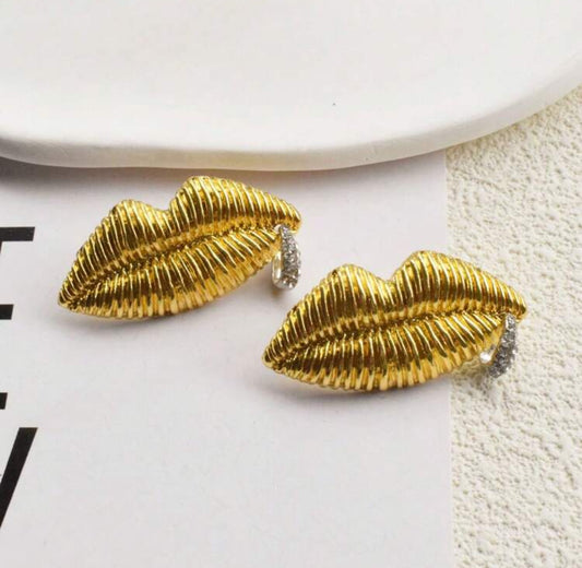 Retro Metal Lip Design Earrings - Drop Earrings Bold & Stylish