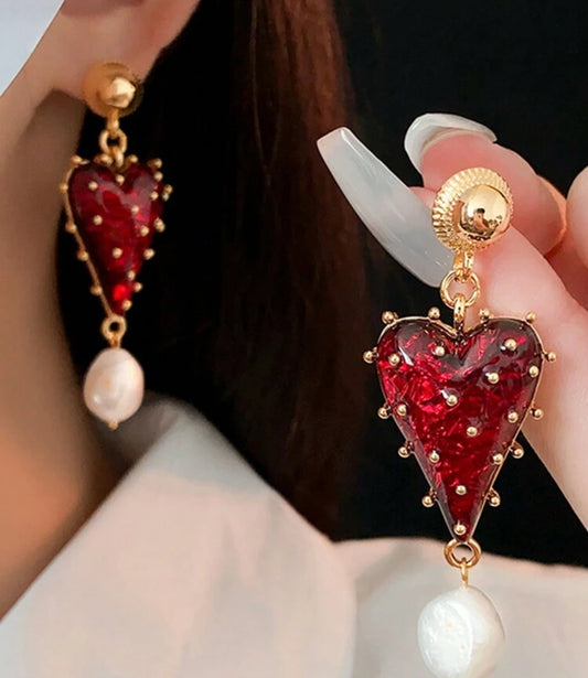 Heart Shaped Pearl Earrings - 18K Gold Plated Elegance