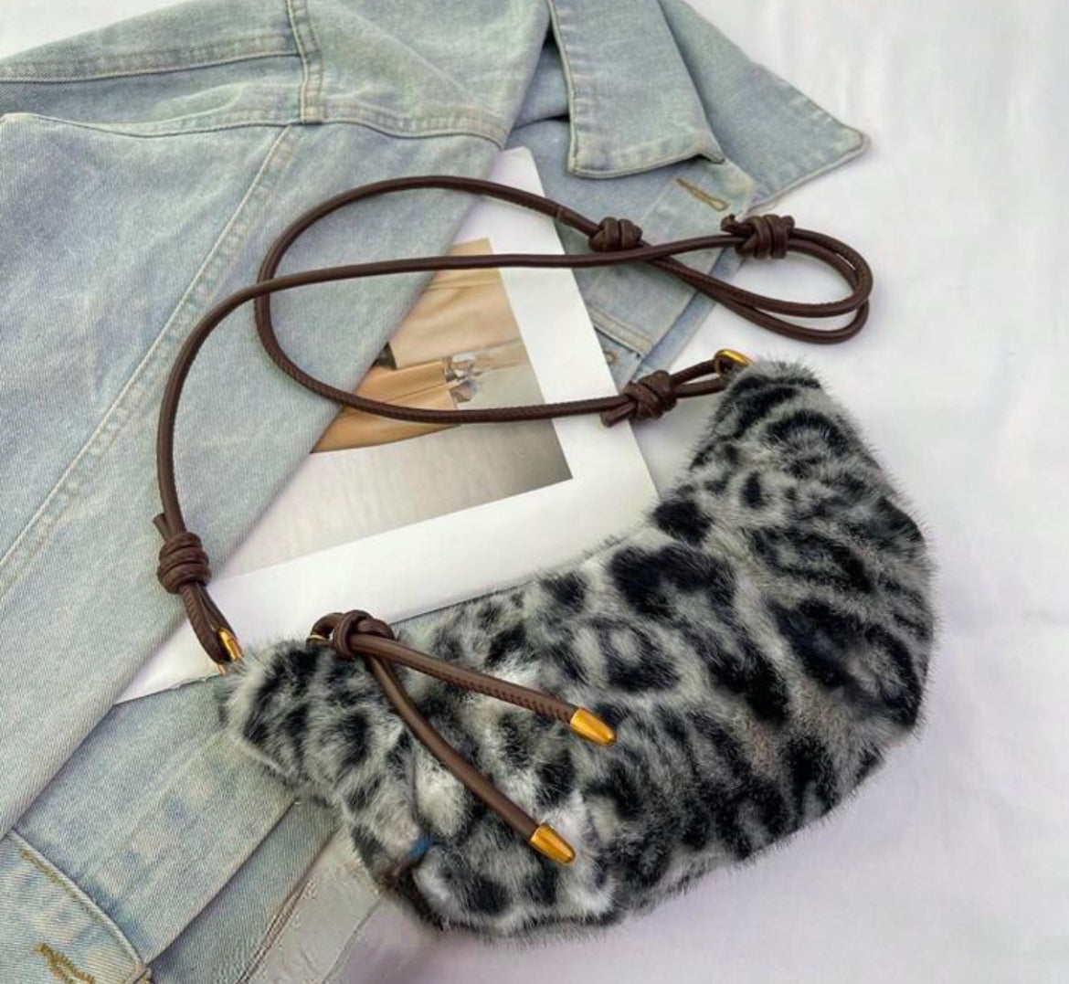 Vintage-Inspired Leopard Print Fluffy Crossbody Bag