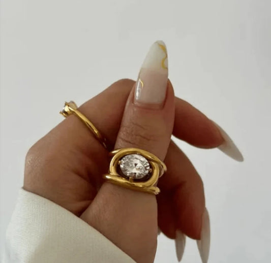 Solitaire Vintage Ring – Timeless 18k Gold-Plated Elegance