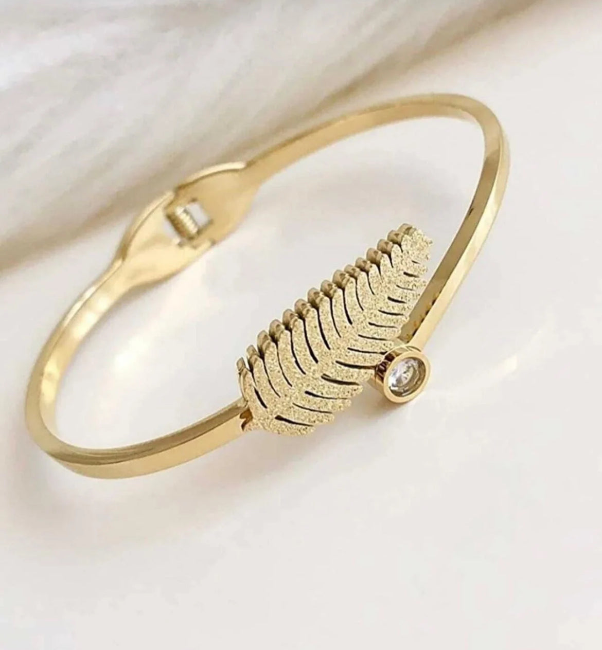 Gold Leaf Bangle – Stainless Steel Cuff Bracelet with Elegant Gold Finish