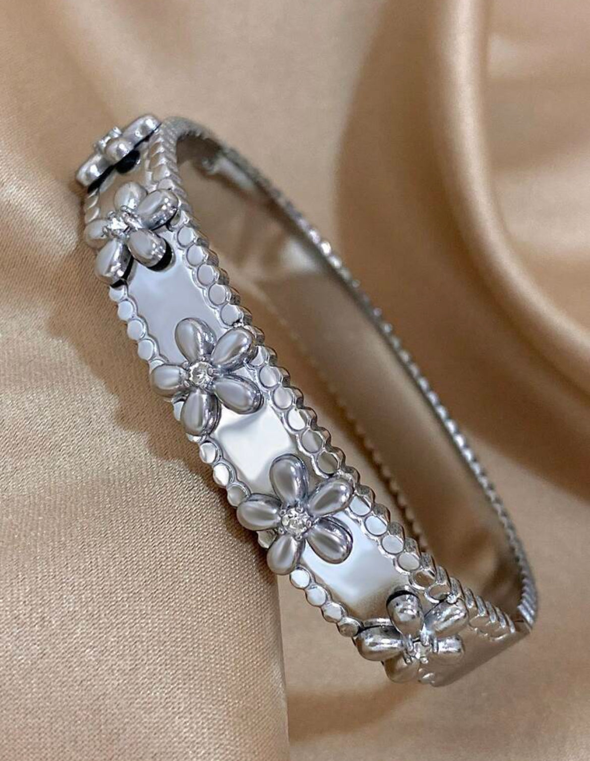 Timeless Diamond Flower Bangle – Stainless Steel Vintage Design