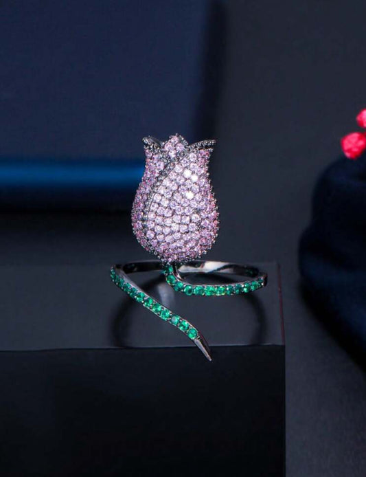 Luxury Tulip Stem Ring – Vintage Design with Sparkling Crystal Design