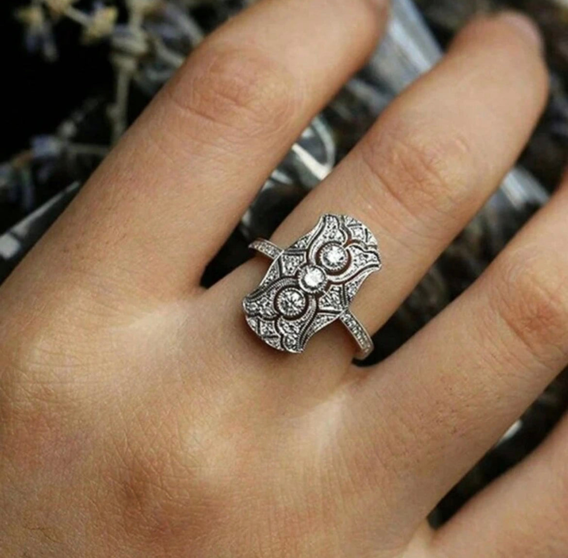 Antique-Style Infinity Ring – Vintage Elegance