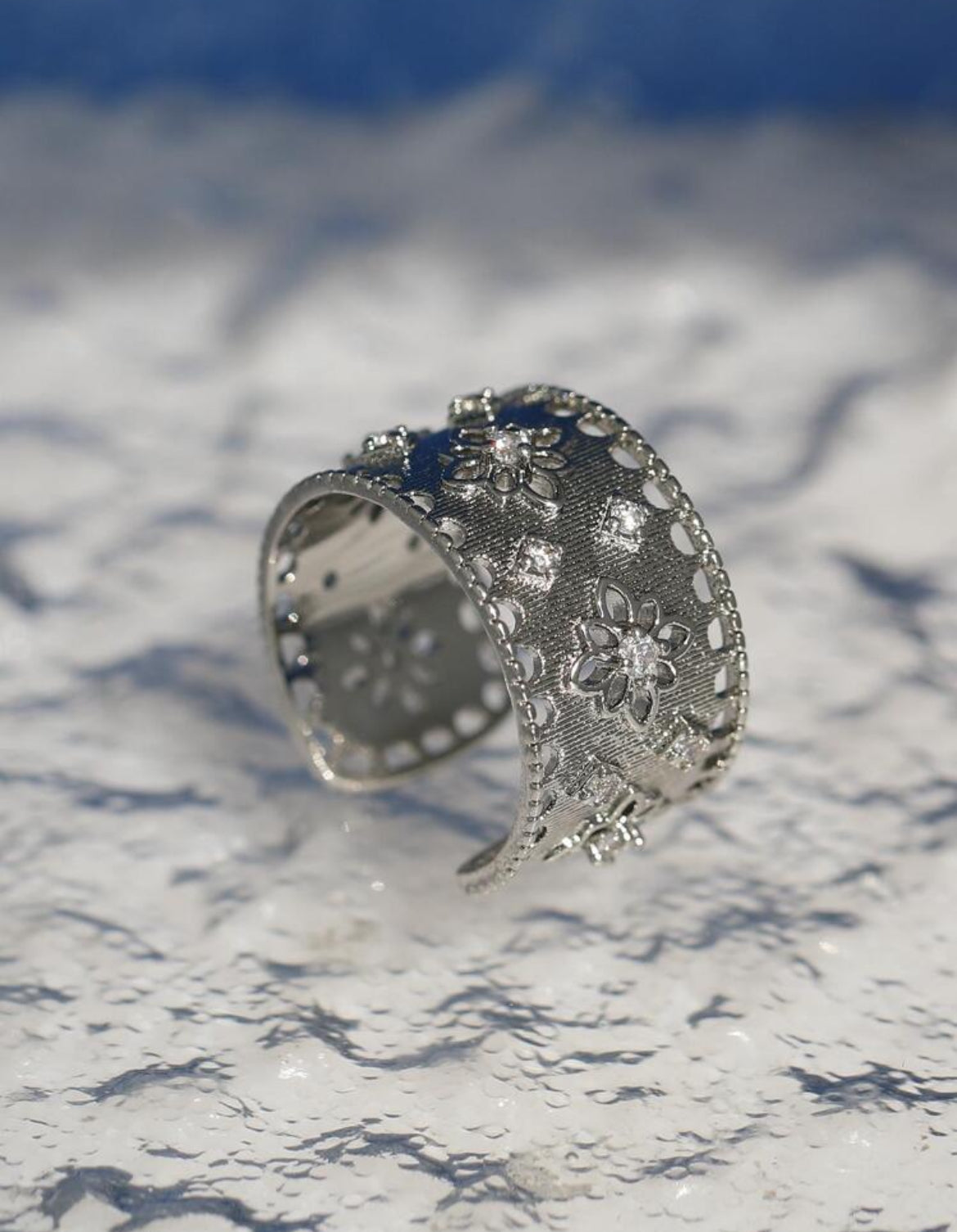 Moif Rhinestone Cuff Ring – Elegant Silver Band with Sparkling Accents
