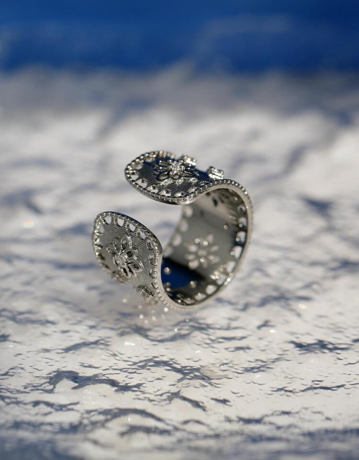 Moif Rhinestone Cuff Ring – Elegant Silver Band with Sparkling Accents