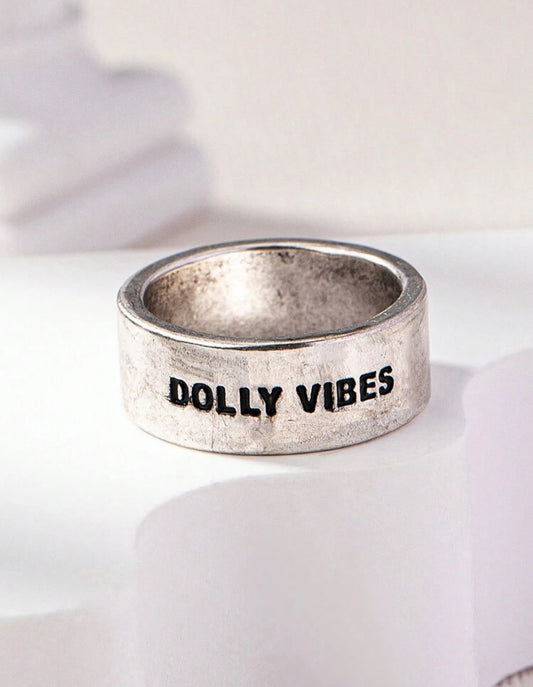 Dolly Vibes Vintage Engraved Ring – Timeless Intricate Detailing