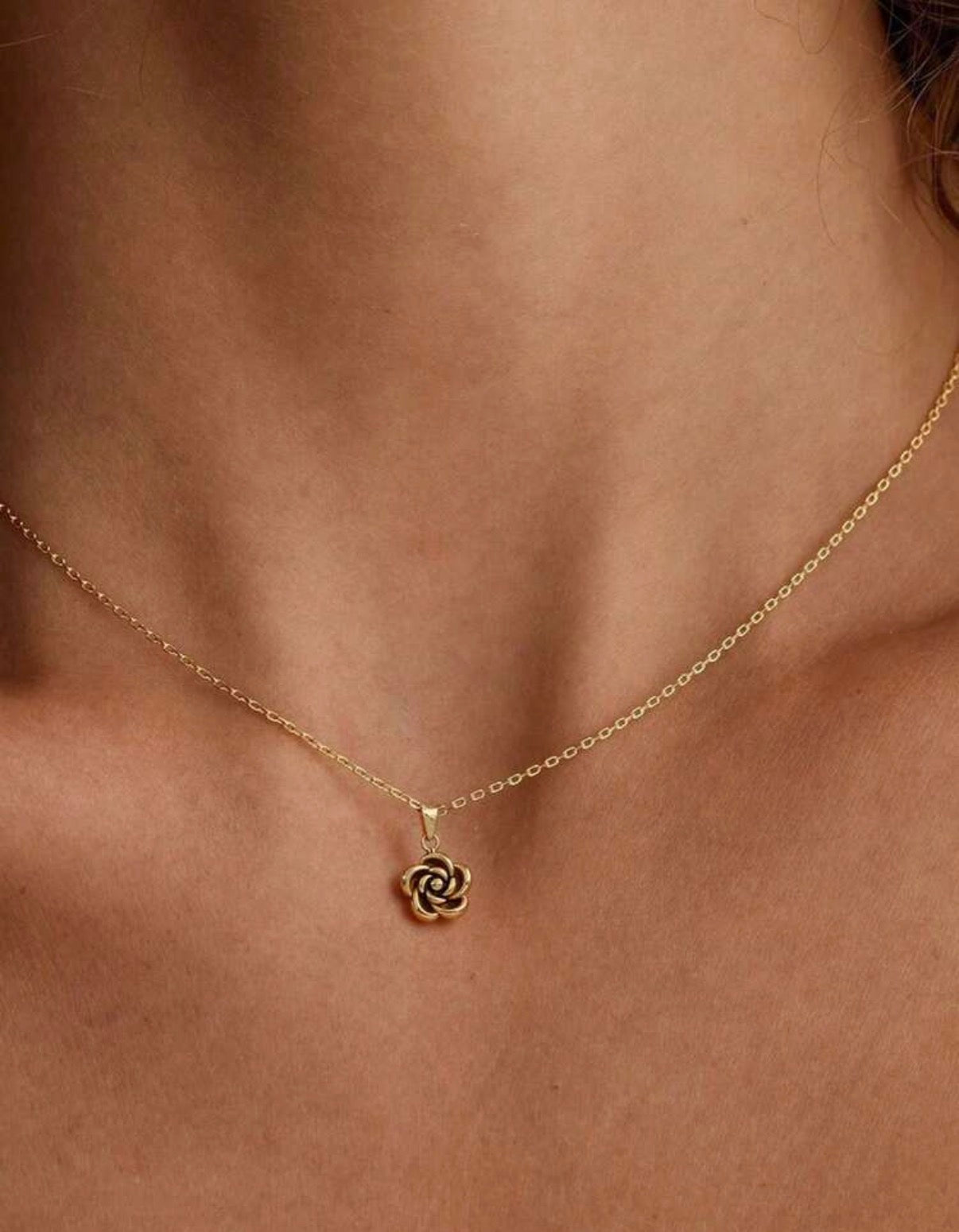 Rose Pendant Necklace