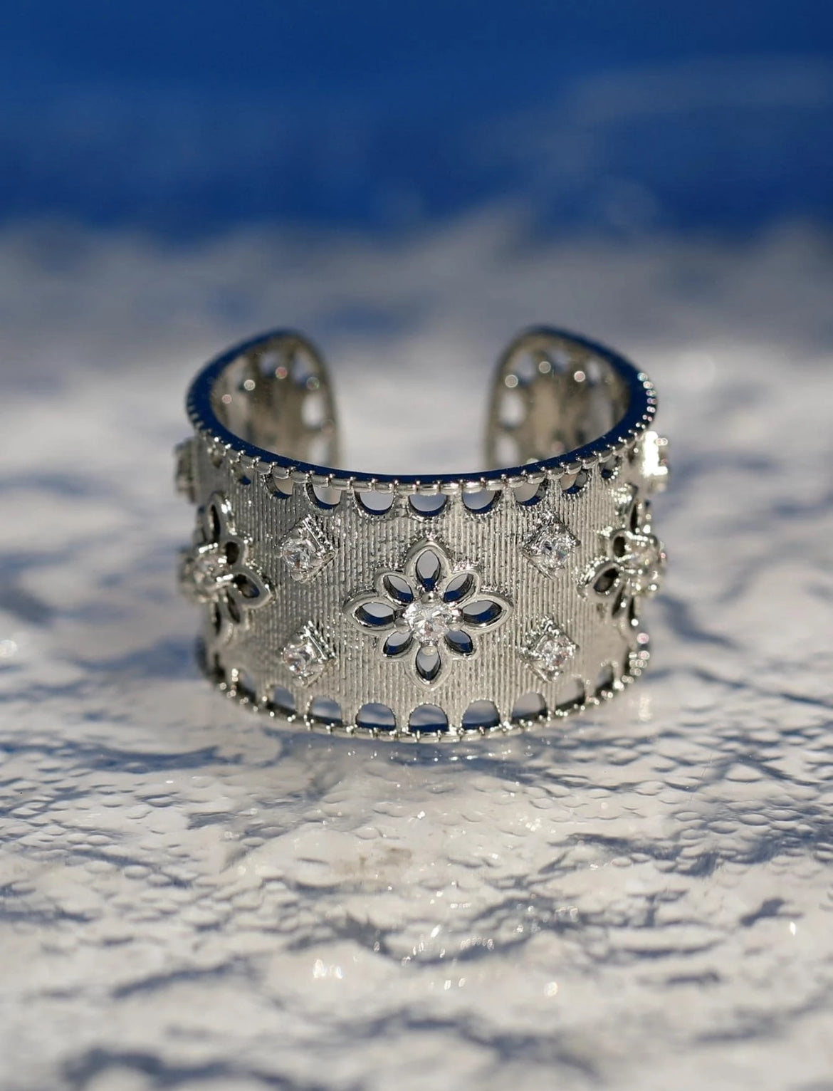 Moif Rhinestone Cuff Ring – Elegant Silver Band with Sparkling Accents