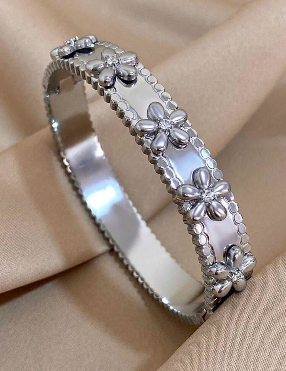 Timeless Diamond Flower Bangle – Stainless Steel Vintage Design
