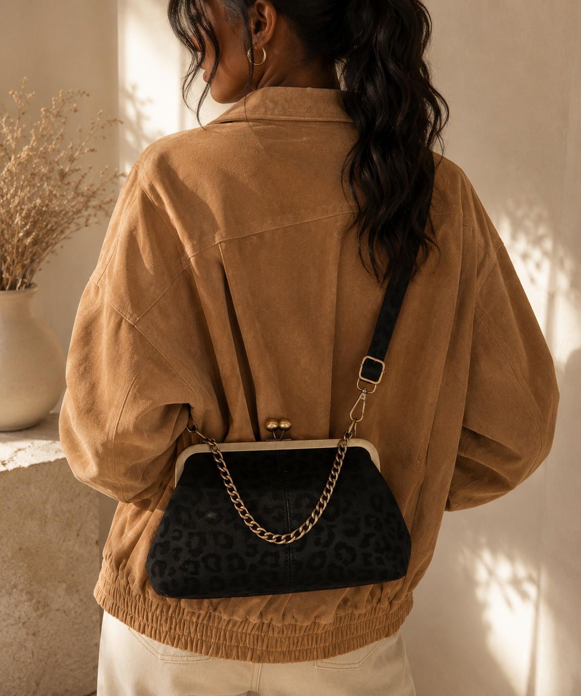 Vintage Noir Kiss Lock Bag