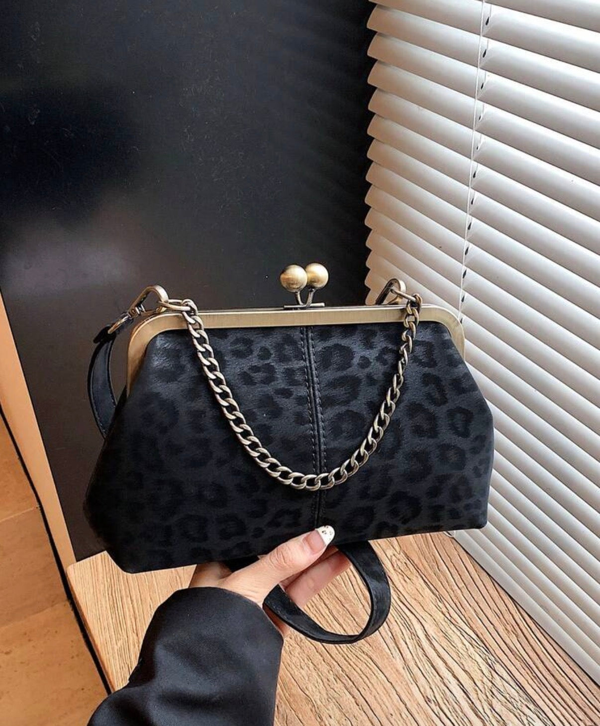 Vintage Noir Kiss Lock Bag
